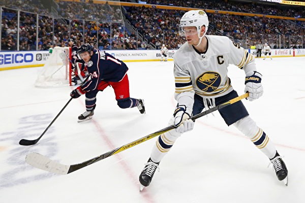 布朗30分莫布利19+11 凯尔特人20分大胜骑士